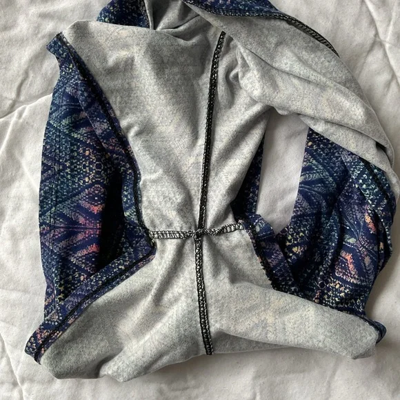 Multicolor Patterned Stretch Shorts - Picture 4 of 4